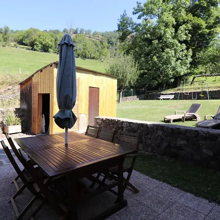 Holiday home Maison De Caractere A Thiezac, 10 Pers, 5 Ch, Terrasse, Jardin, Ski A Proximite - Fr-1-742-385 Thiezac