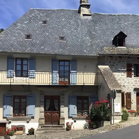 Maison De Caractere A Thiezac, 10 Pers, 5 Ch, Terrasse, Jardin, A Proximite - Fr-1-742-385 Thiézac