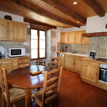 Holiday home Maison De Caractere A Thiezac, 10 Pers, 5 Ch, Terrasse, Jardin, Ski A Proximite - Fr-1-742-385 Thiezac