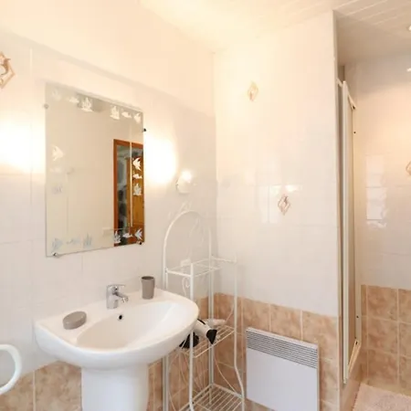 Maison De Caractere A Thiezac, 10 Pers, 5 Ch, Terrasse, Jardin, Ski A Proximite - Fr-1-742-385