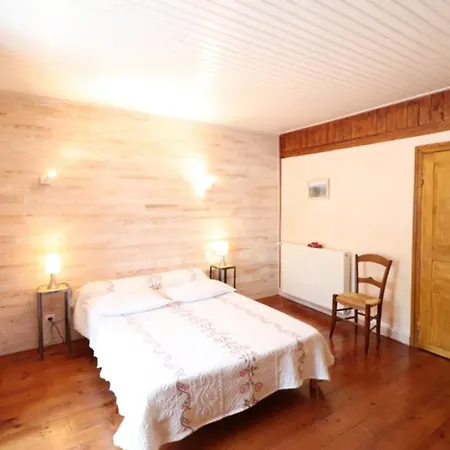 Maison De Caractere A Thiezac, 10 Pers, 5 Ch, Terrasse, Jardin, Ski A Proximite - Fr-1-742-385 Holiday home Thiezac