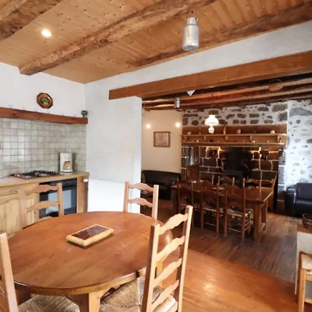 Holiday home Maison De Caractere A Thiezac, 10 Pers, 5 Ch, Terrasse, Jardin, Ski A Proximite - Fr-1-742-385 *